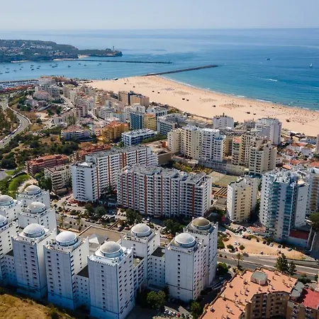 Lovelystay - Sunny Apartment In Praia Da Rocha Apartmán