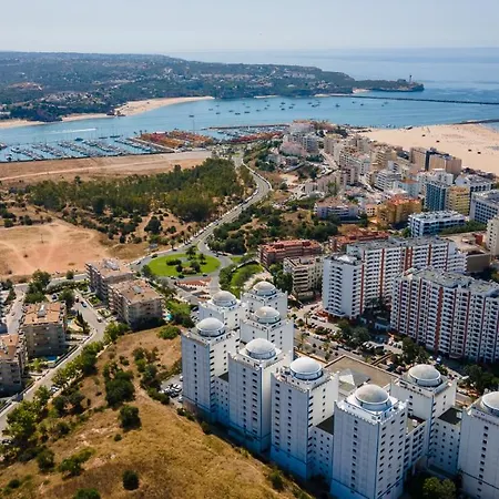 Lovelystay - Sunny Apartment In Praia Da Rocha Apartmán *
