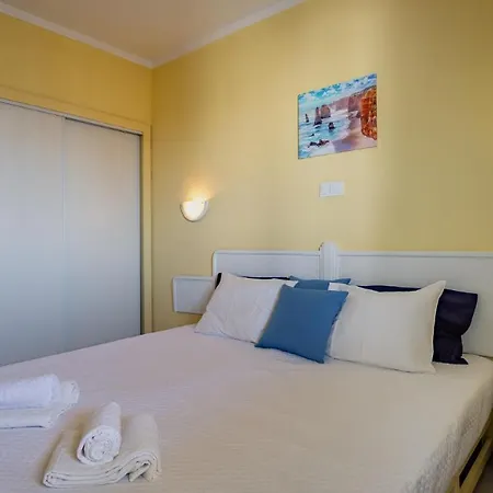 Lovelystay - Sunny Apartment In Praia Da Rocha Appartement Portimão