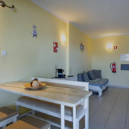 Lovelystay - Sunny Apartment In Praia Da Rocha Appartement *