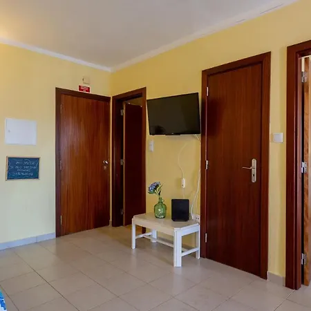 Lovelystay - Sunny Apartment In Praia Da Rocha Apartmán